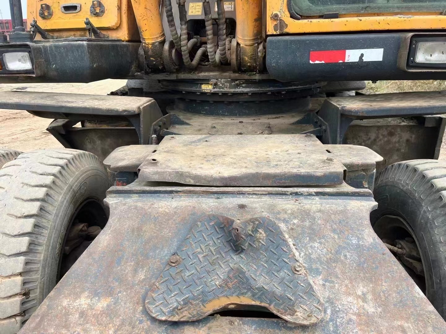 22 Ton Hyundai R210w-9 Wheeled Excavator Equipped With Cummins B7 Engine