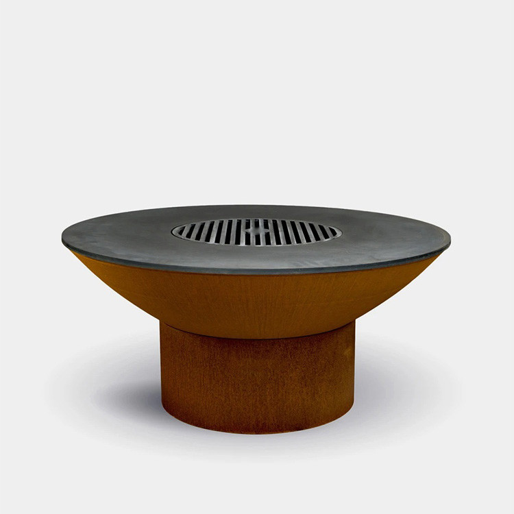 Charcoal-fueled weatherproof metal outdoor cooking BBQ grills for grilling meat or vegetables