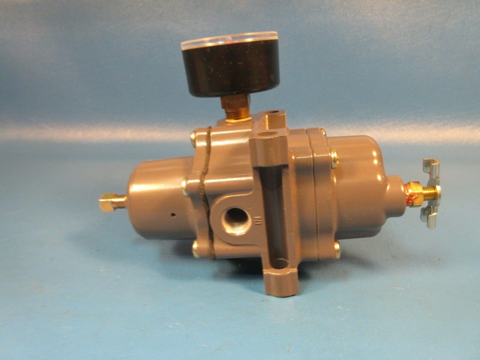 67CFR-237 new original, 50 psi / 3.4 bar over outlet setting, 1/4 NPT,67C Series Instrument Supply Regulators.