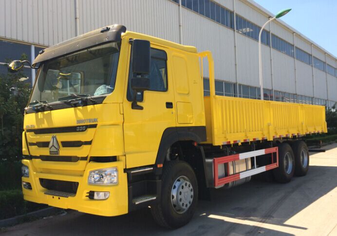For sale sinotruk HOWO 8*4 stake box lorry 371 hp big volume