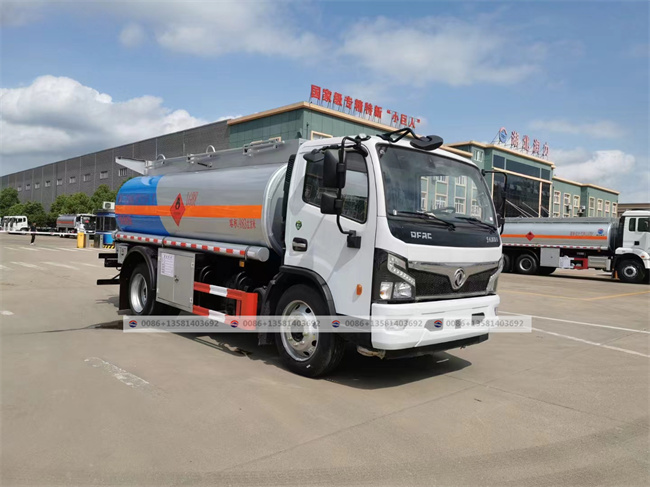 Dongfeng 4x2 9CBM Fuel Oil Transportation Truck Fuel Bowser Tanker Truck