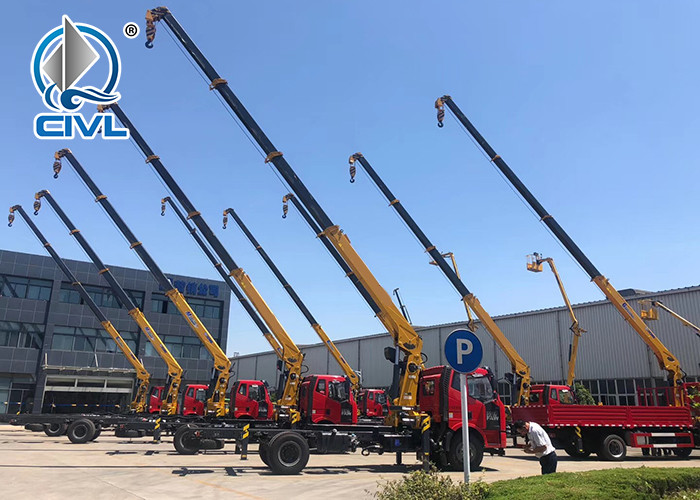 CCC 3-8 Tons Truck Mounted Crane With 4x2 Sidewall Cargo Truck