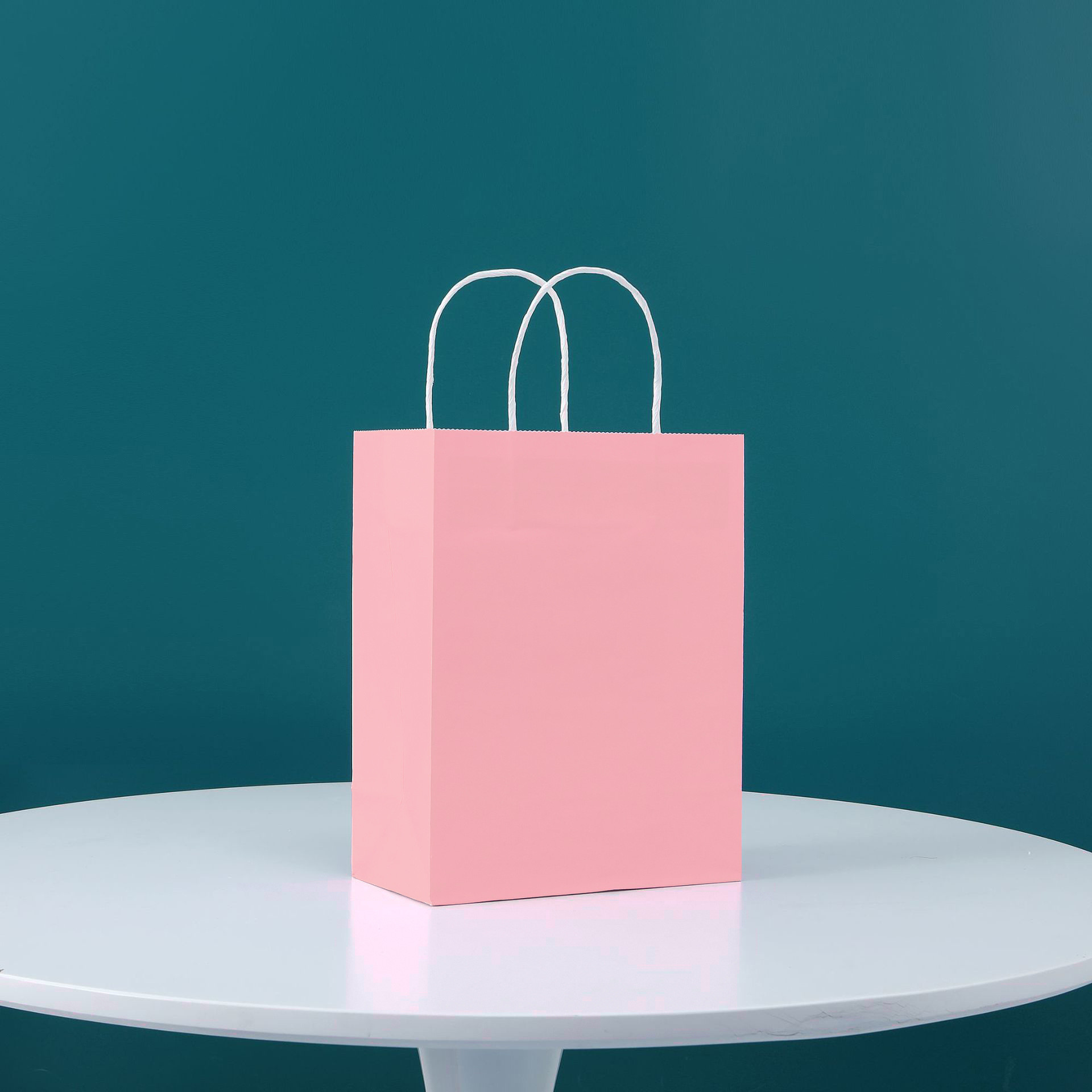 Twisted Handle Custom Printed Kraft Paper Bags 15*21*8cm 21*27*11cm 26*32*12cm