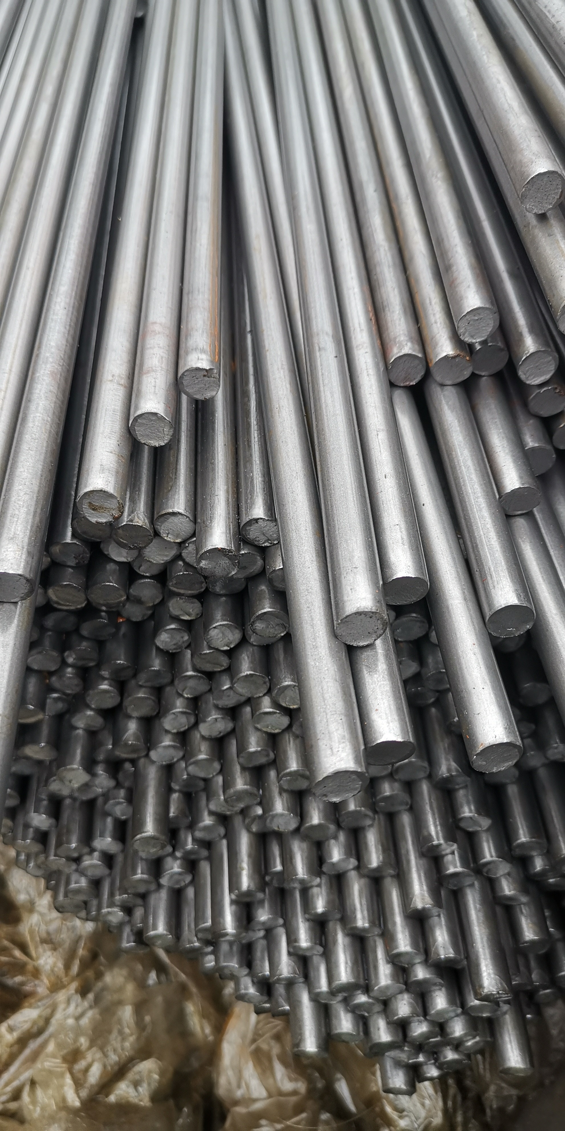 40Cr SAE5140 Q+T 16mm*2500mm Dia Cold Drawn Round Bars Bright Surface Alloy Steel Bar