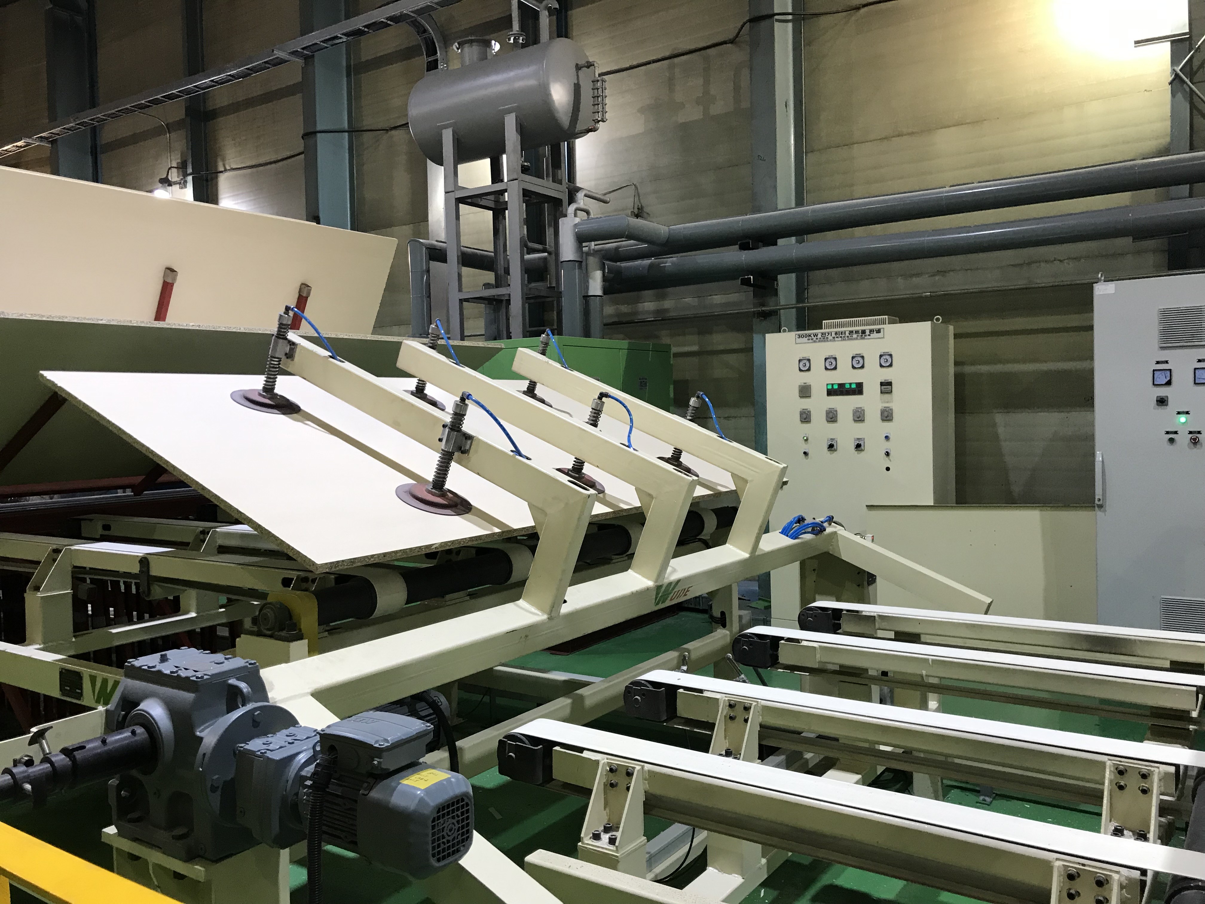 High Efficiency Short Cycle Lamination Line / Melamine Flooring Production Line
