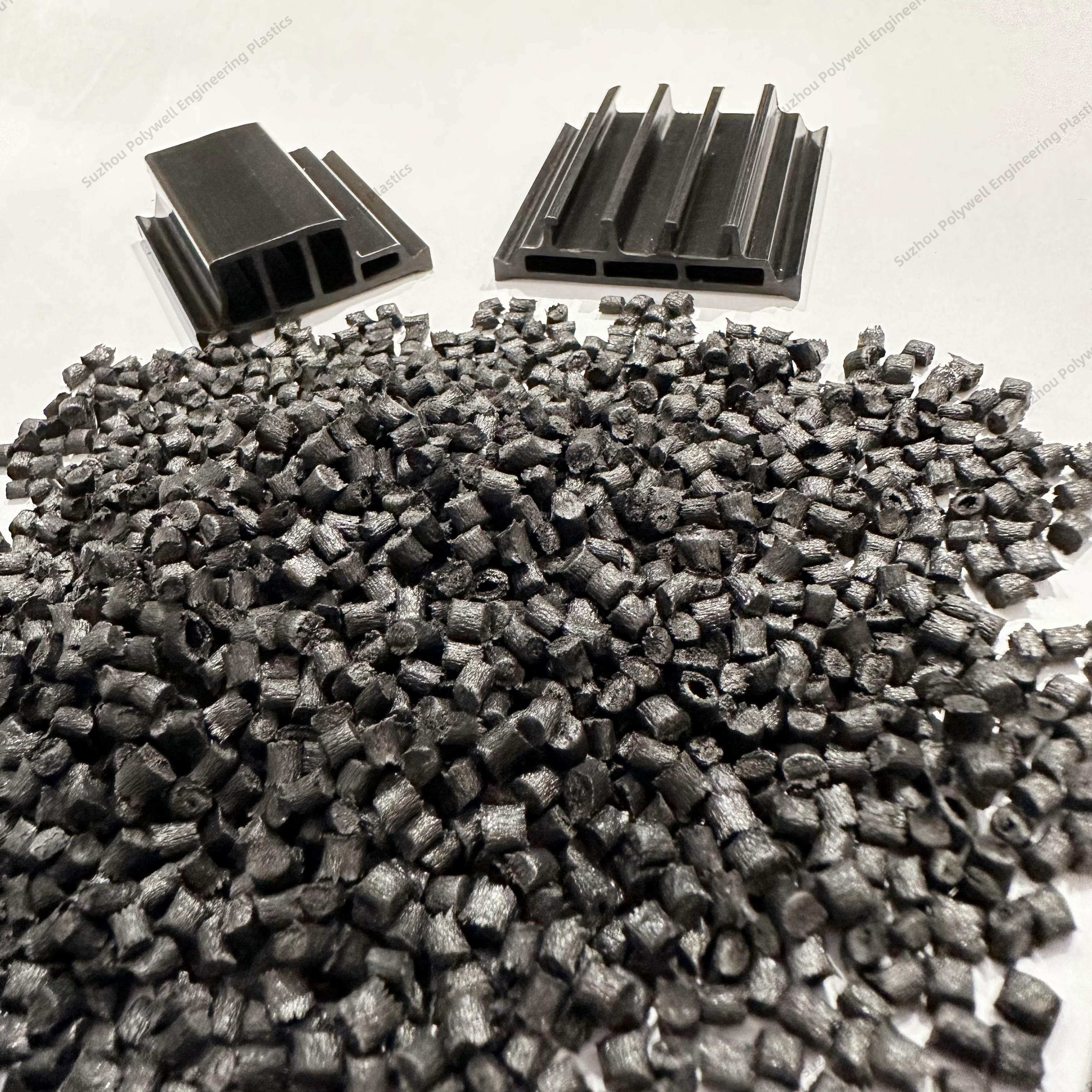 Plasticization Nylon PA66 Glass Fiber Pellets Engineering Nylon Plastic Granules for Building Material