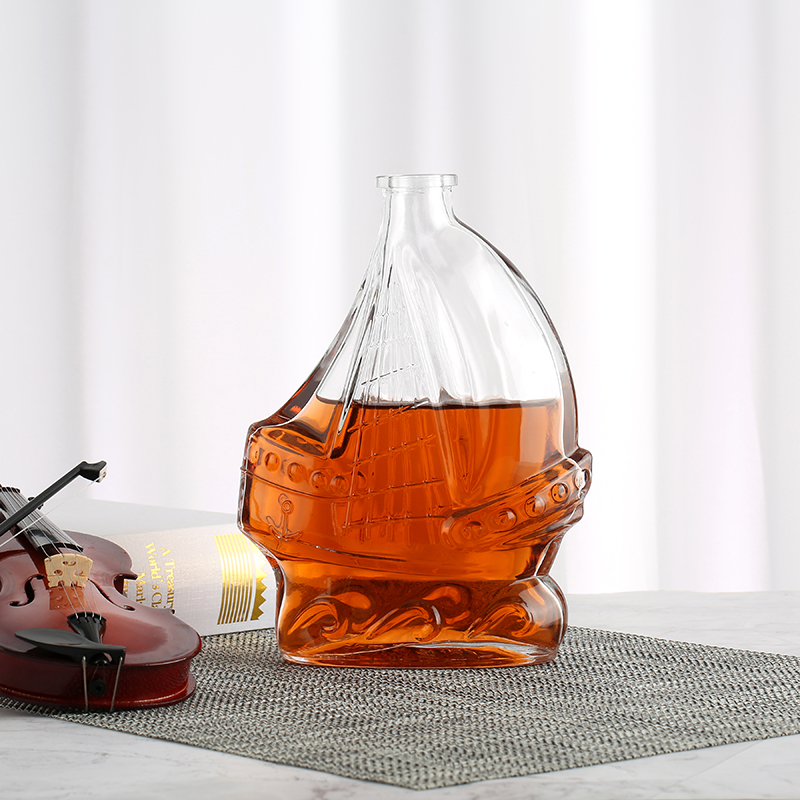 750ml Clear Glass Whiskey Vodka Bottle with Latest Design and Aluminum Plastic PP Collar