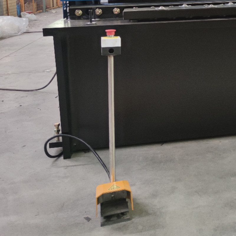 7.5kw E21s Hydraulic Swing Arm Cutting Machine For Stainless Steel 2500mm
