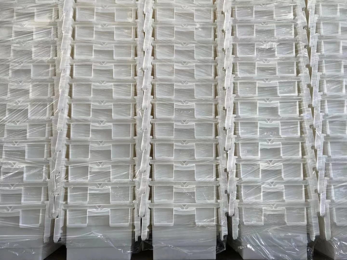 Theftproof 600*400mm Plastic Storage Totes With Hinged Lid