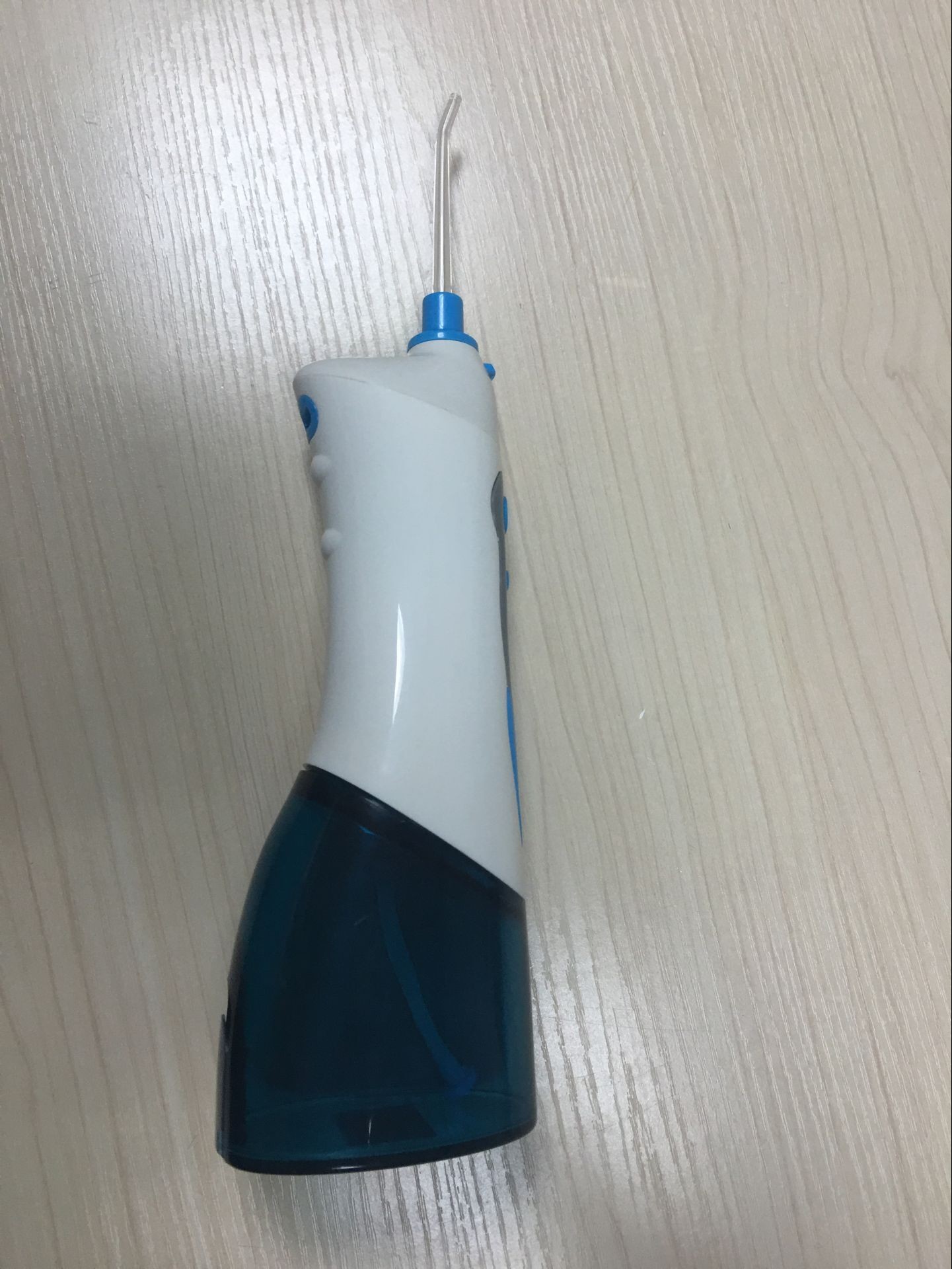 Waterproof 180ML Rechargeable Dental Water Flosser Oral Irrigator with 3 Operating Modes 1500mAH Li-ion Batte