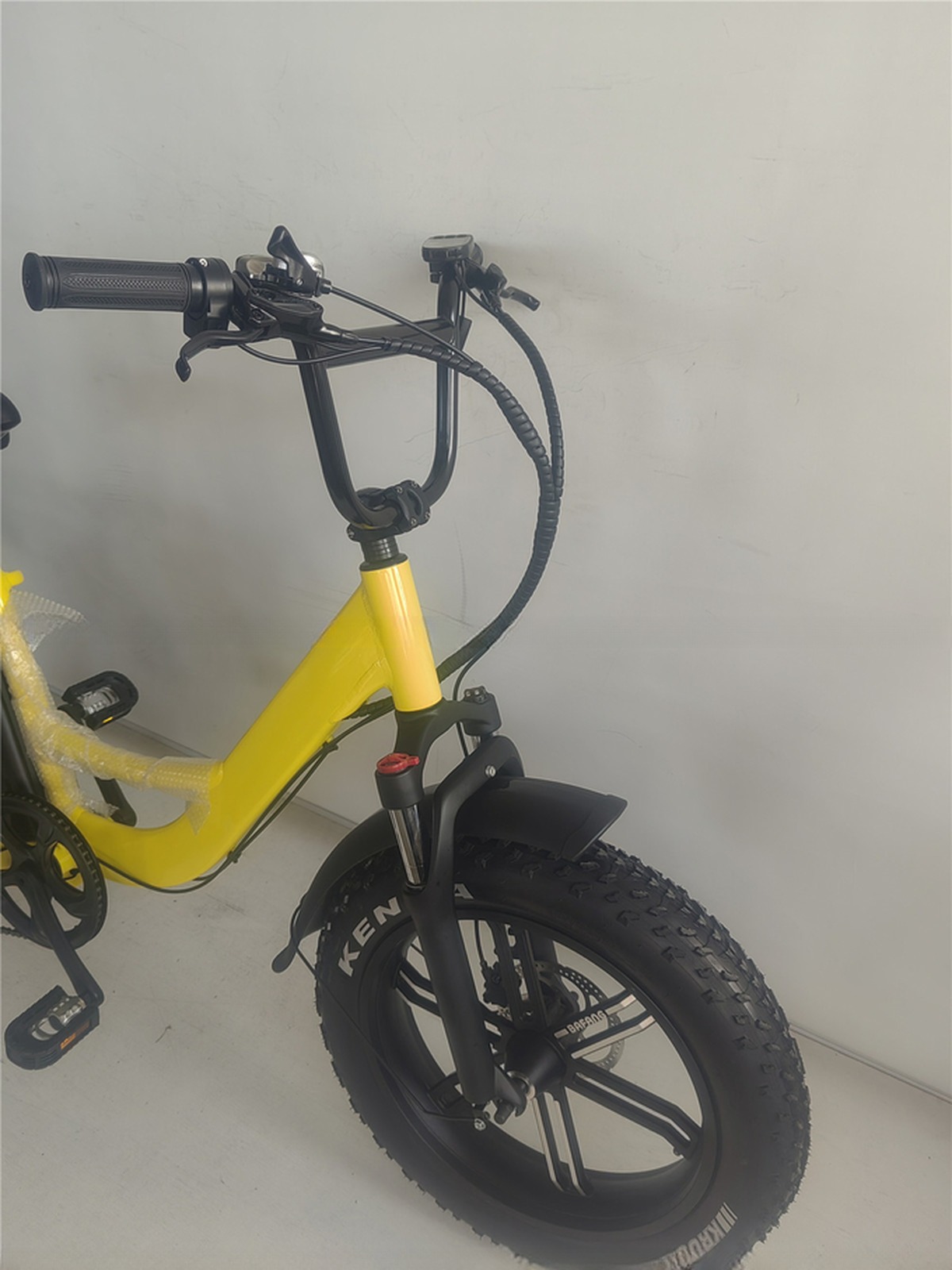 750W 48V E Bicycle 20 Inch Yellow Fat Tire Electric Bike for 31-60 km Range per Power