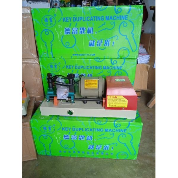 220V/110V Key Copy Machine and 50/60Hz Key Cutting Machine for Duplicating Key Blank