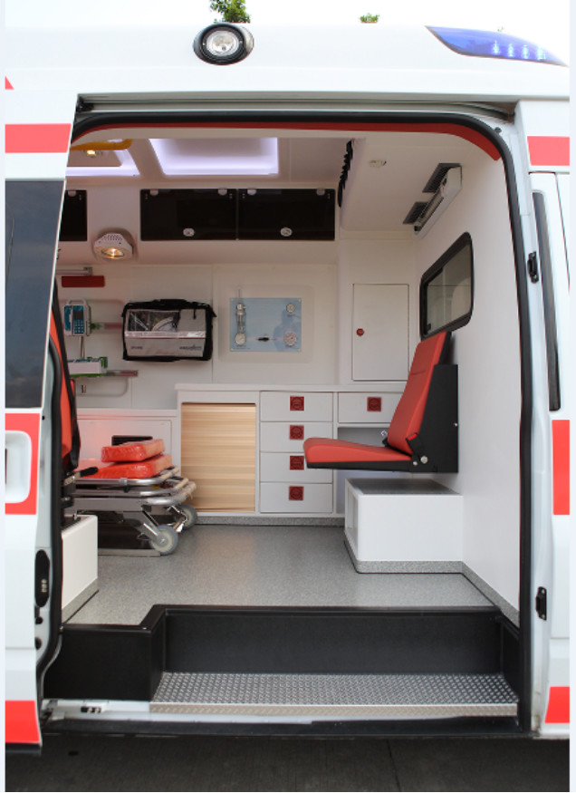 Ford Long Axle Medical Emergency Ambulance 9 Seat Front Rear Drive 4×2