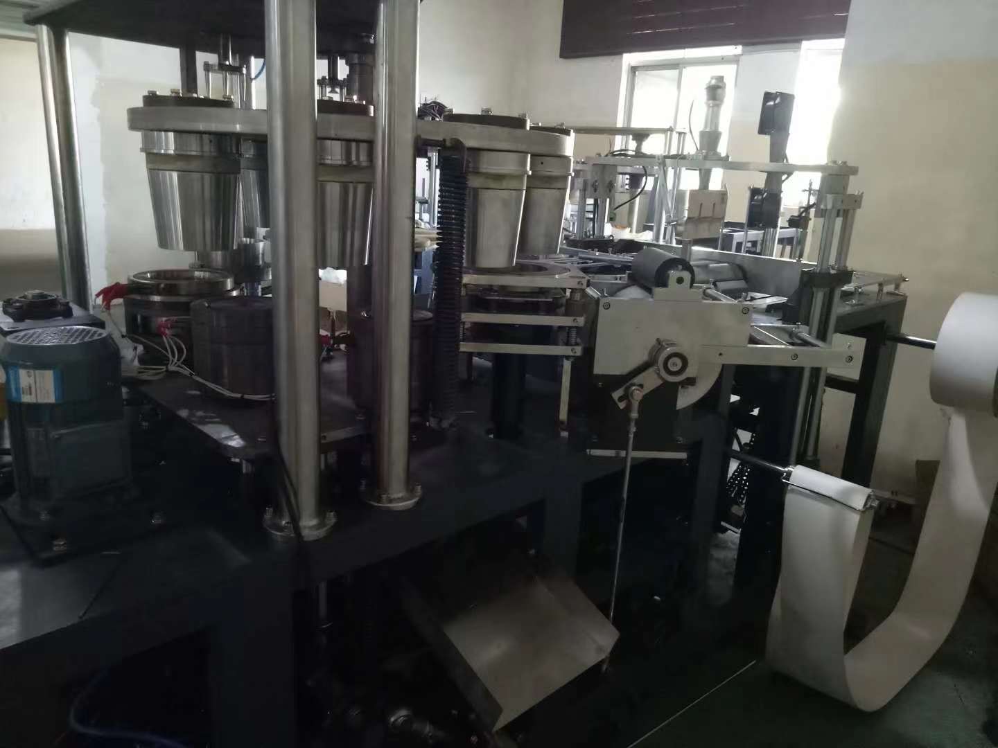 High speed disposable kraft paper soup cup paper bowl porridge bucket popcorn bucket salad bowl making machine