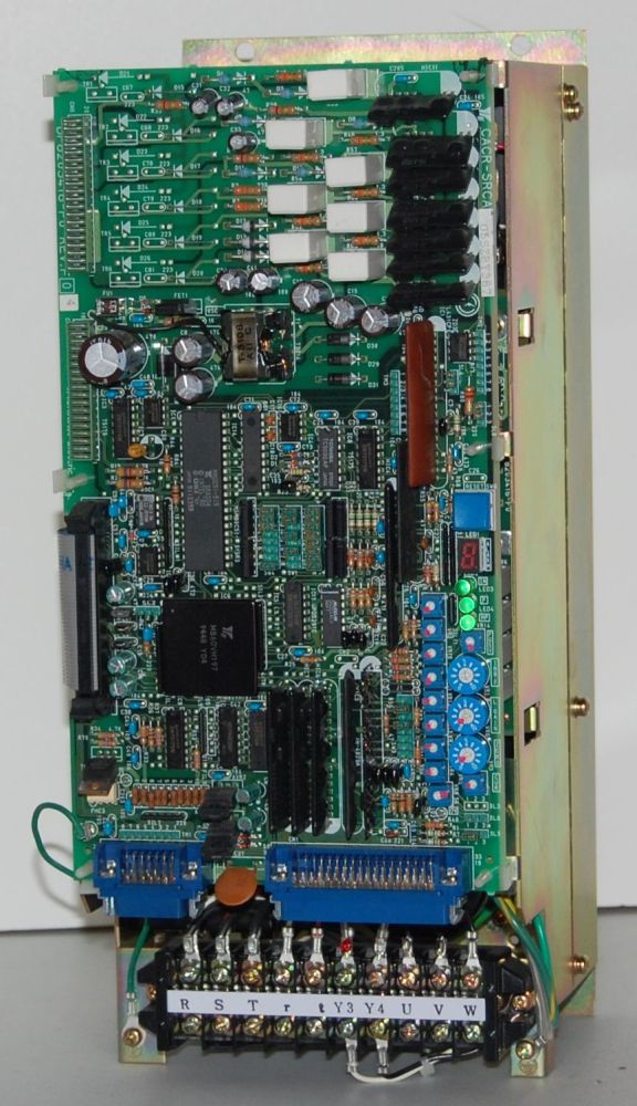 YASKAWA VS-800 Series 0.5kW 200VAC Analog Input CACR-SR10B21SSY367 Servo Controller