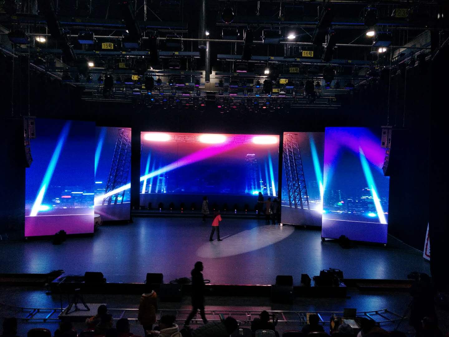 Virtual Events Led Display P1.9 2.6 3.9 Angle Lock Led Screen For Stage Background Events