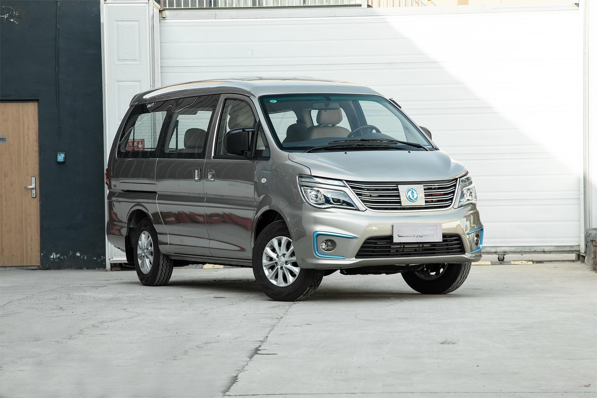 400KM Range Dongfeng M5EV MPV Electric Car With 4 Doors 5-9 Seats