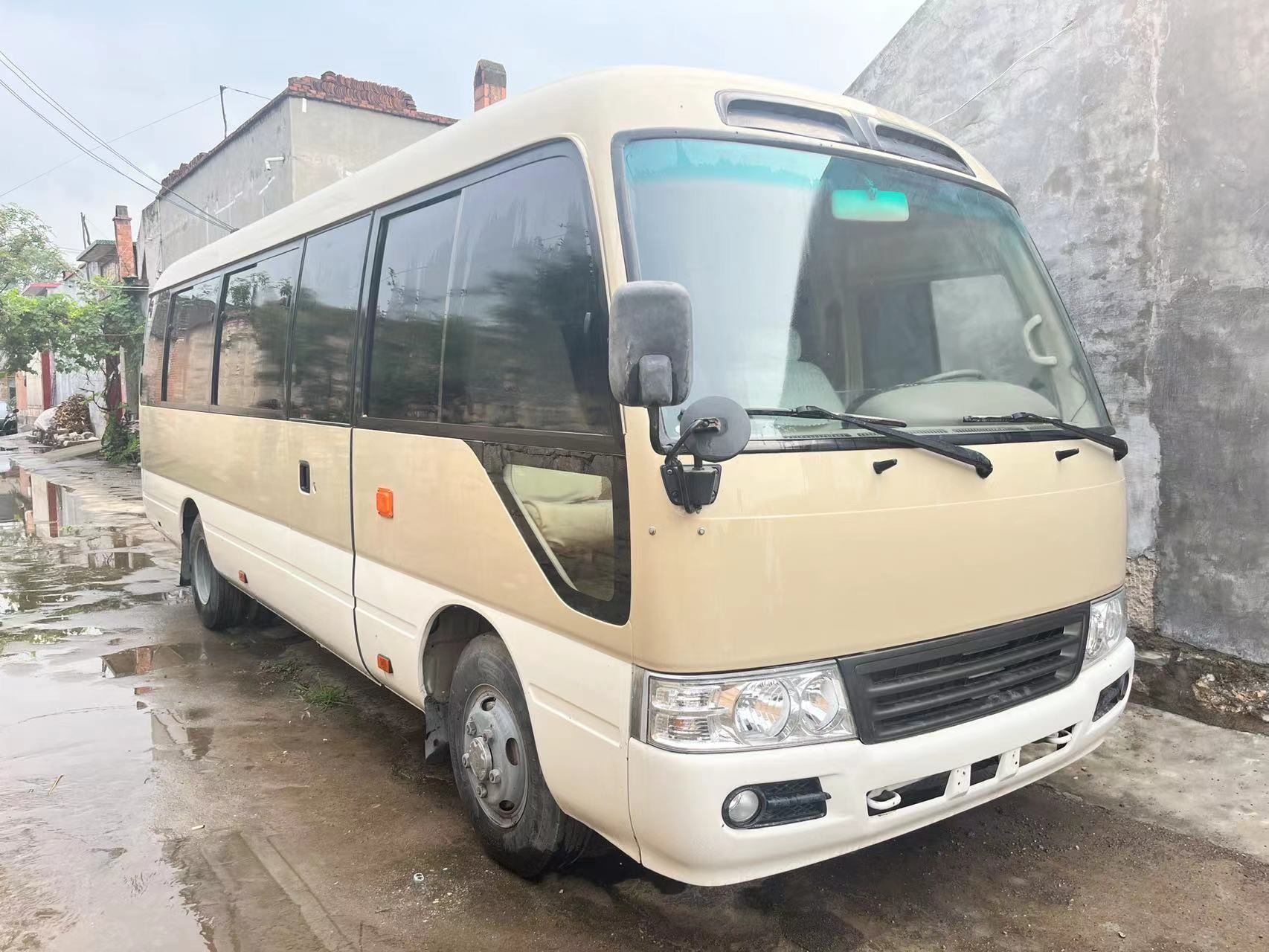 Used Toyota Coaster Bus with 30 Seats Good Condition EURO 3 Emission Diesel Fuel Type