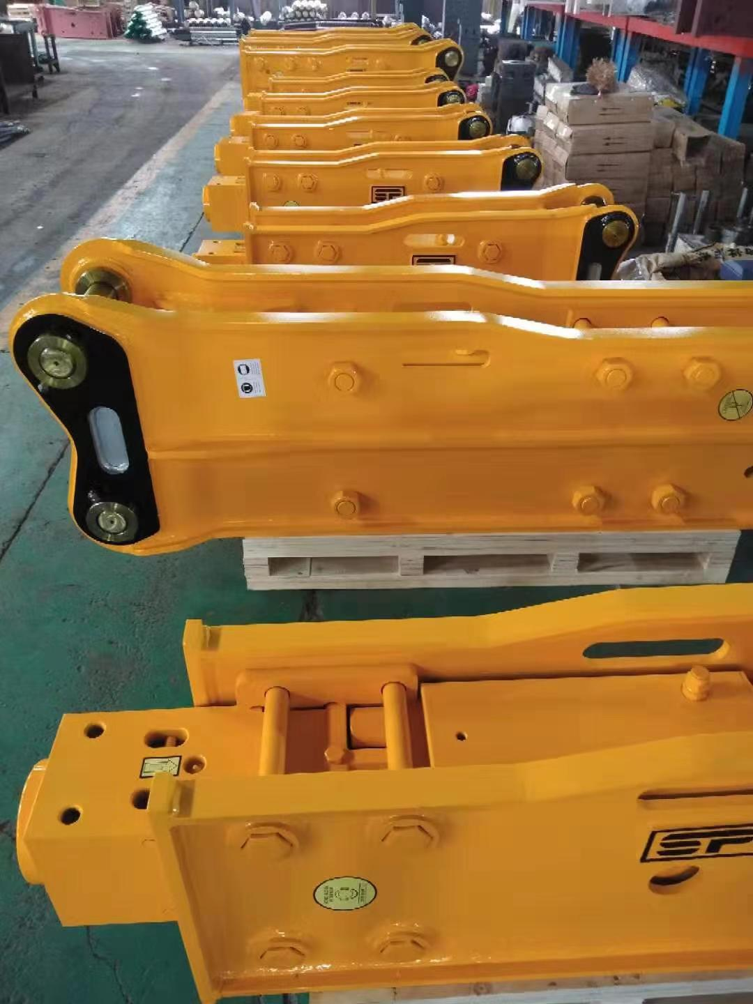 JCB3CX Backhoe Excavator Equipped with 20Crmo Hydraulic Rock Breaker and Chisel 42Crmo
