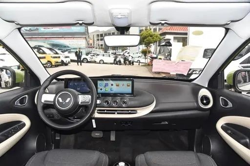 Used New Energy Vehicles Wuling Bingo 333KM 2023 Model Aurora Green Color