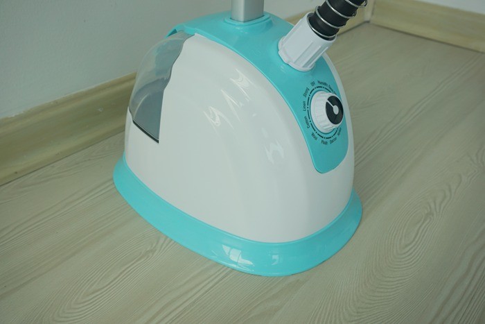 Lake Blue Handheld Garment Steamer Constant Temperature Setting With Hanger