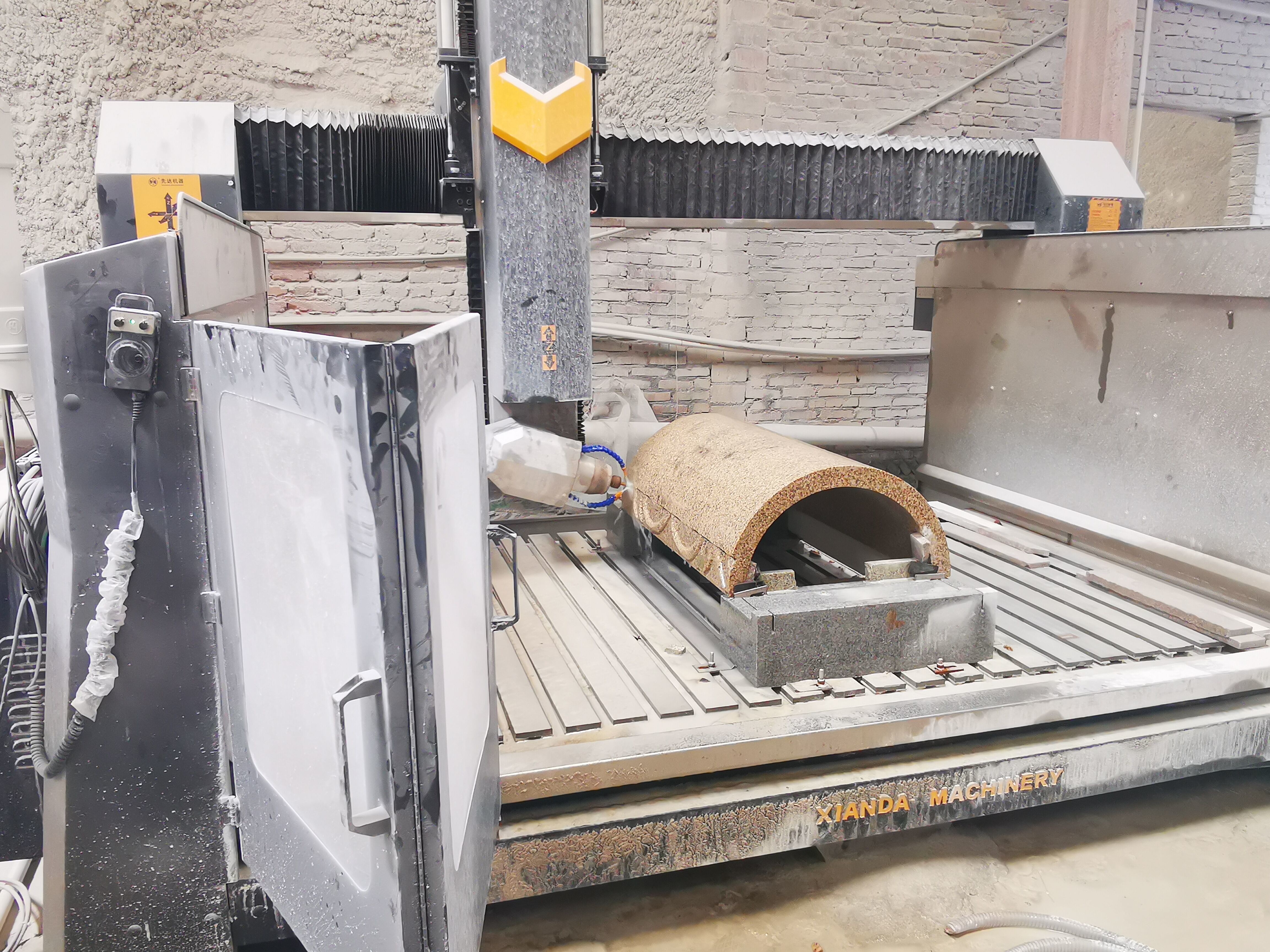 Xianda Machinery 4 Axis Arc & Column Carving Machine For Marble, Granite