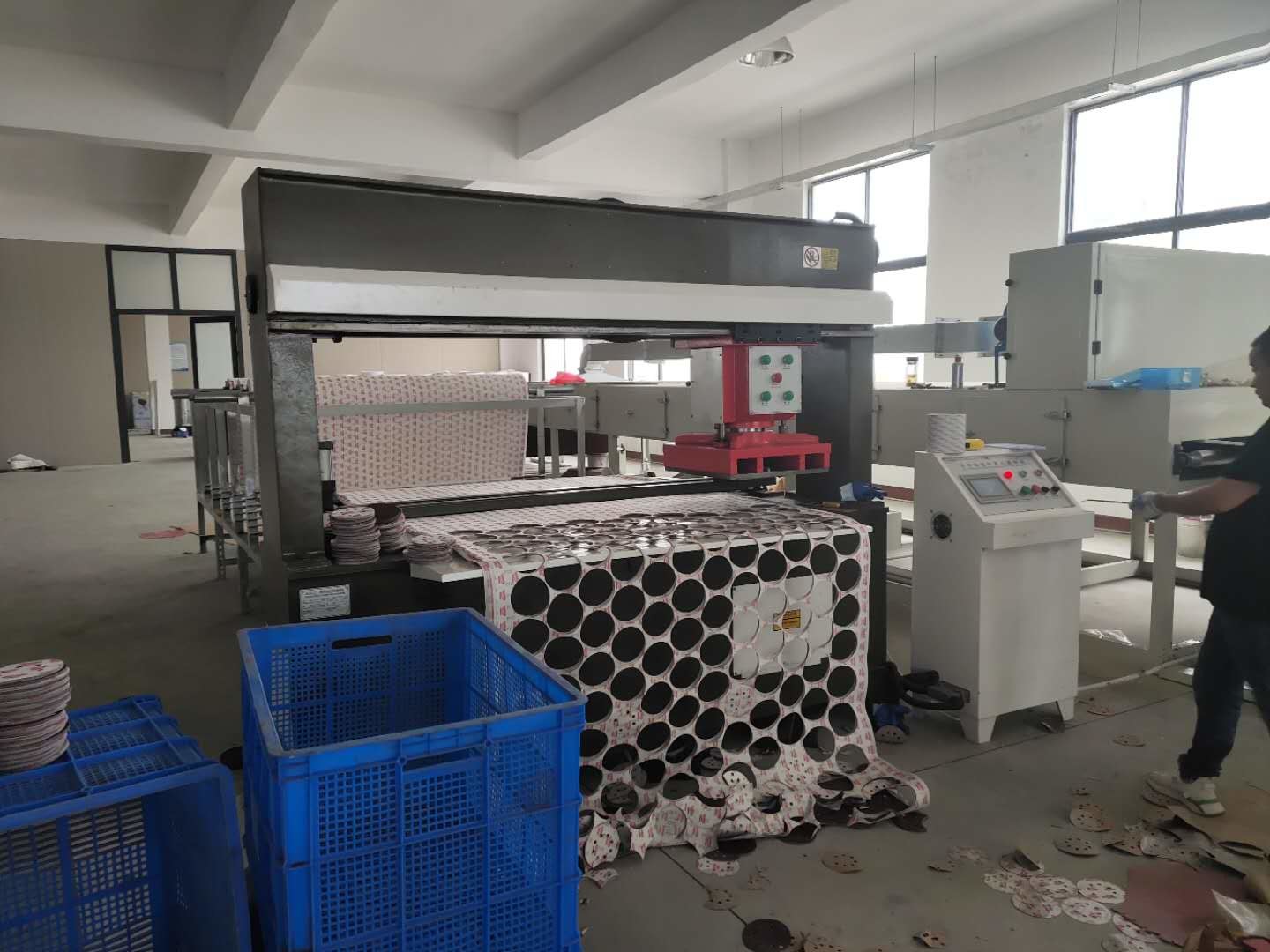 Sandpaper Hydraulic Press Die Cutting Machine For Felt Disc