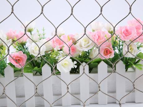 There is a handwoven wire ripe mesh.