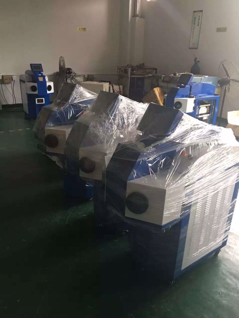 Manufacturing Plant Competitive 100W Metal Fiber Laser Cleaning Machine with Exquisite Workmanship