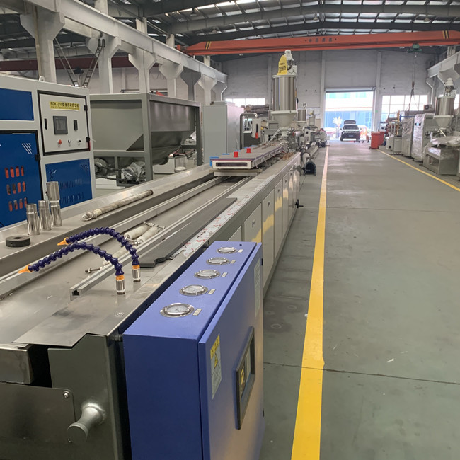 WPC Board Extrusion Making Machine Anti Chemical Convenient Operation