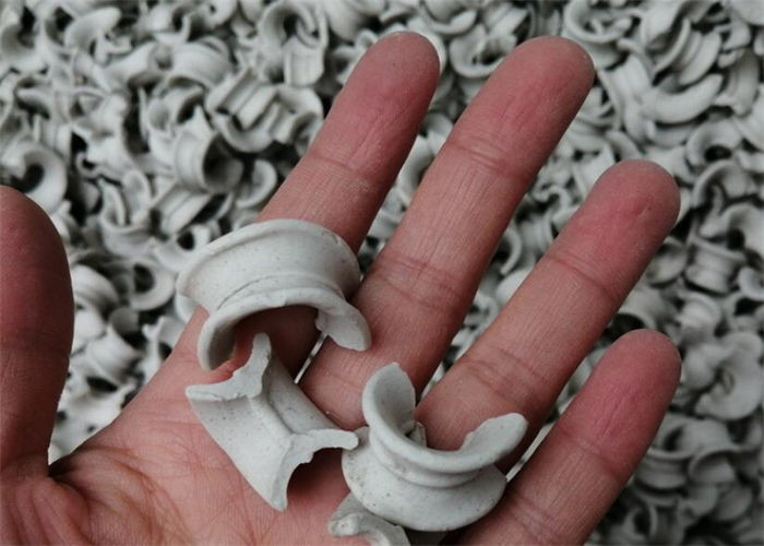 Thickness 4mm Ceramic Intalox Saddles 1 Inch Low Temperature Resistance
