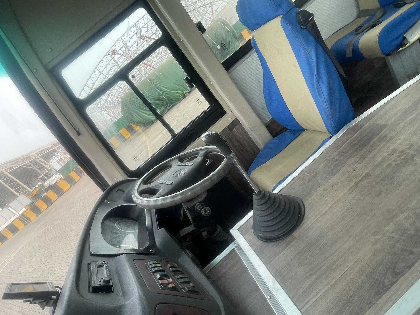10m 45 Seater LHD Coach Bus ZK6102D with 8.4L Displacement and LHD Steering Position