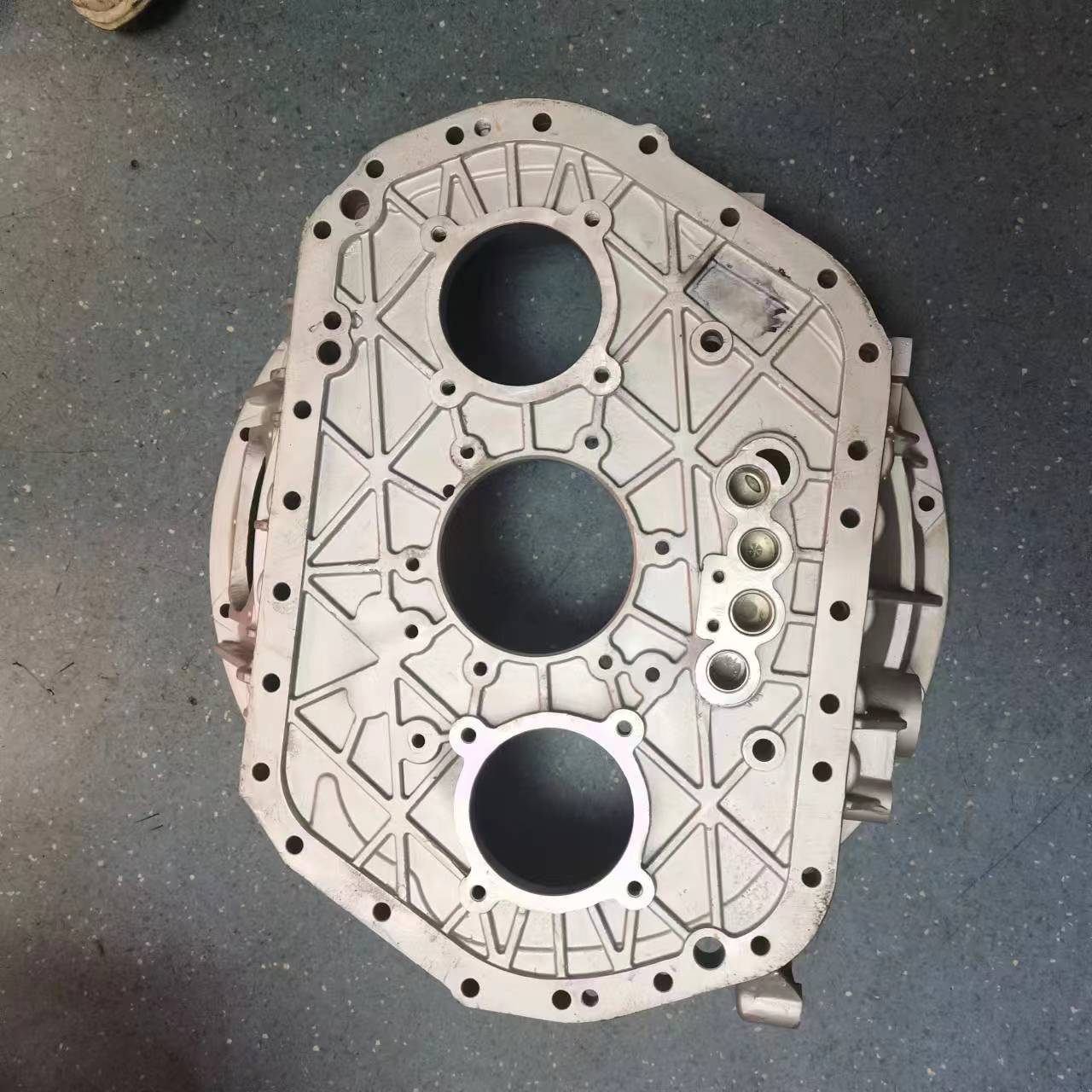 100% Tested SINOTRUK HOWO Truck Spare Parts Transmission Front Cover WG2220000001R-2R