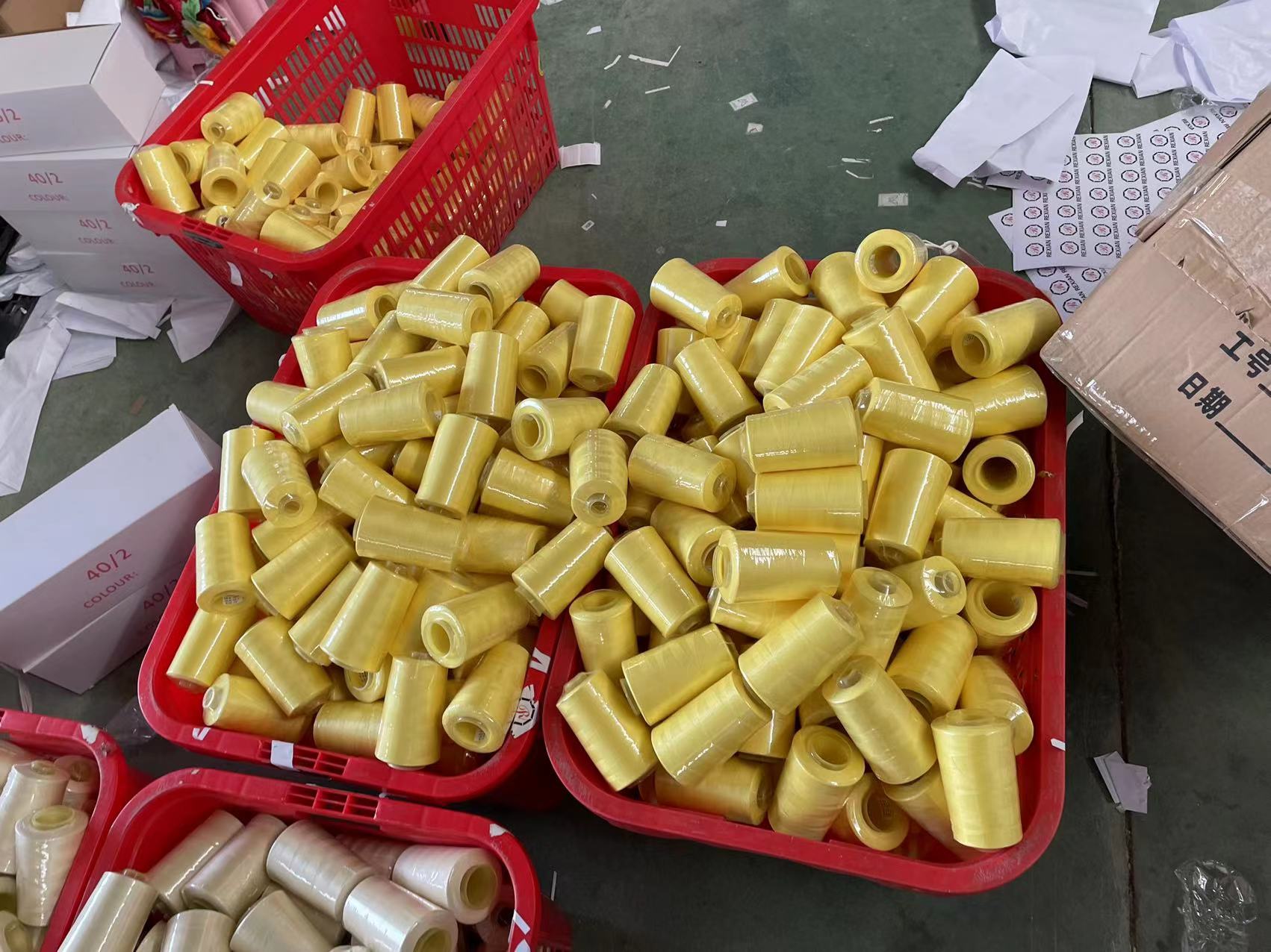 Polyester Sewing Thread for Machine Embroidery Supplies and 100% Spun Polyester Yarn