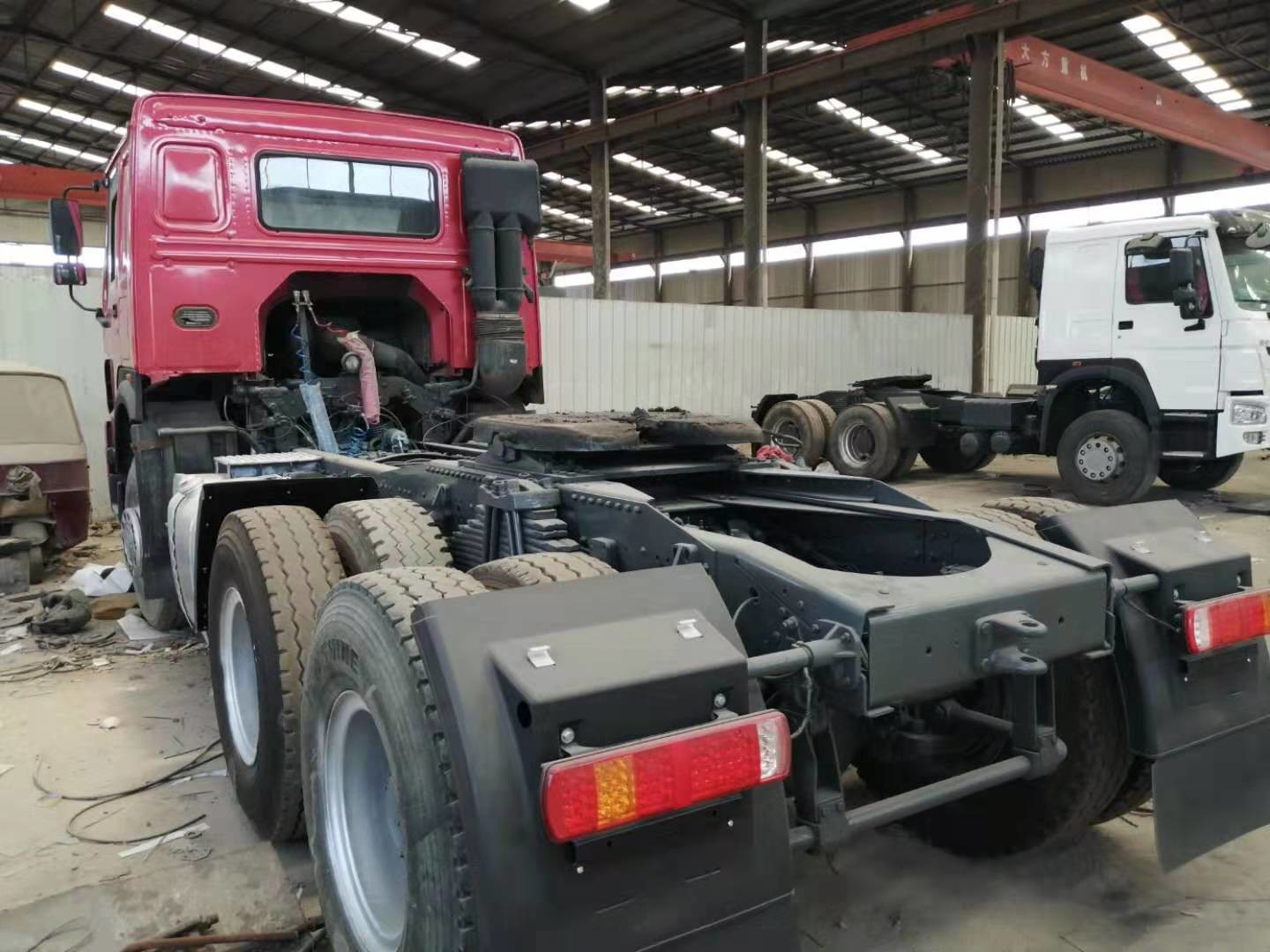 dumper semi trailer tractor head 6*4 10 Tires Sinotruck Howo tipper dump truck tractor truck flatbed semi-trailer
