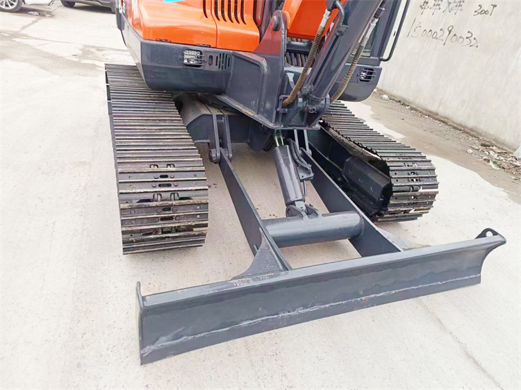 0.21 m3 Bucket Capacity Doosan DX55 Crawler Chain Excavator in Korea with Strong Power