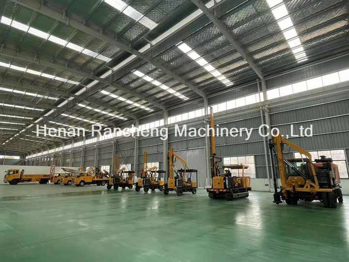Hydraulic Hydrostatic Solar Pile Driver 70KW Engine Power 50mm - 300mm Bore Dia