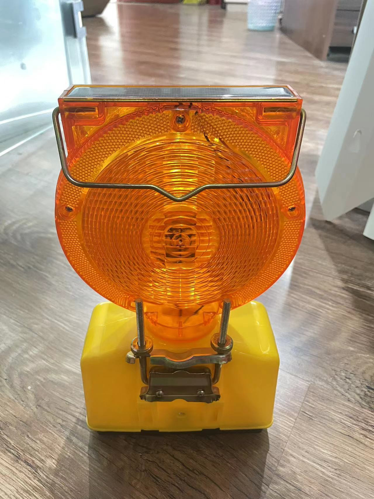 Road Safety Solar Powered Traffic Light 670g Emergency Vehicle Warning Lights