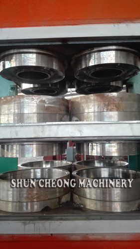 Capacious Space Rubber Powder Wheel Rubber Vulcanizing Machine